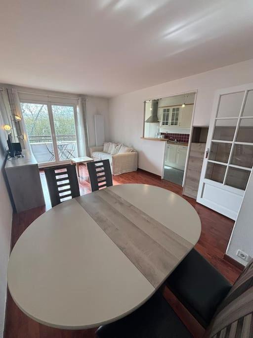 F3 Avec Balcon 5 Min Gare Sqy Et Parking Gratuit Apartment Guyancourt Bagian luar foto