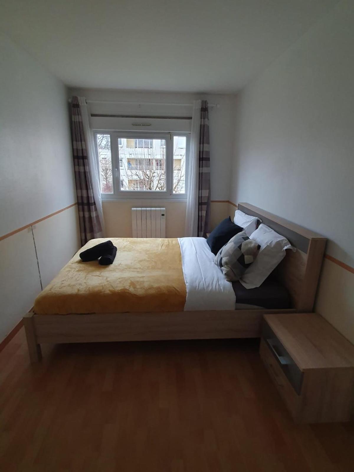 F3 Avec Balcon 5 Min Gare Sqy Et Parking Gratuit Apartment Guyancourt Bagian luar foto